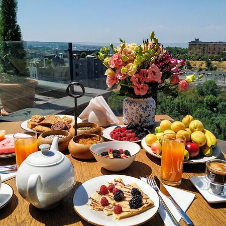 Apricot Hotel Ереван Екстериор снимка