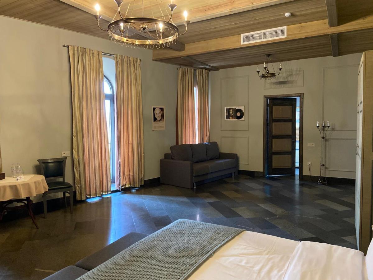 Apricot Hotel Ереван Екстериор снимка