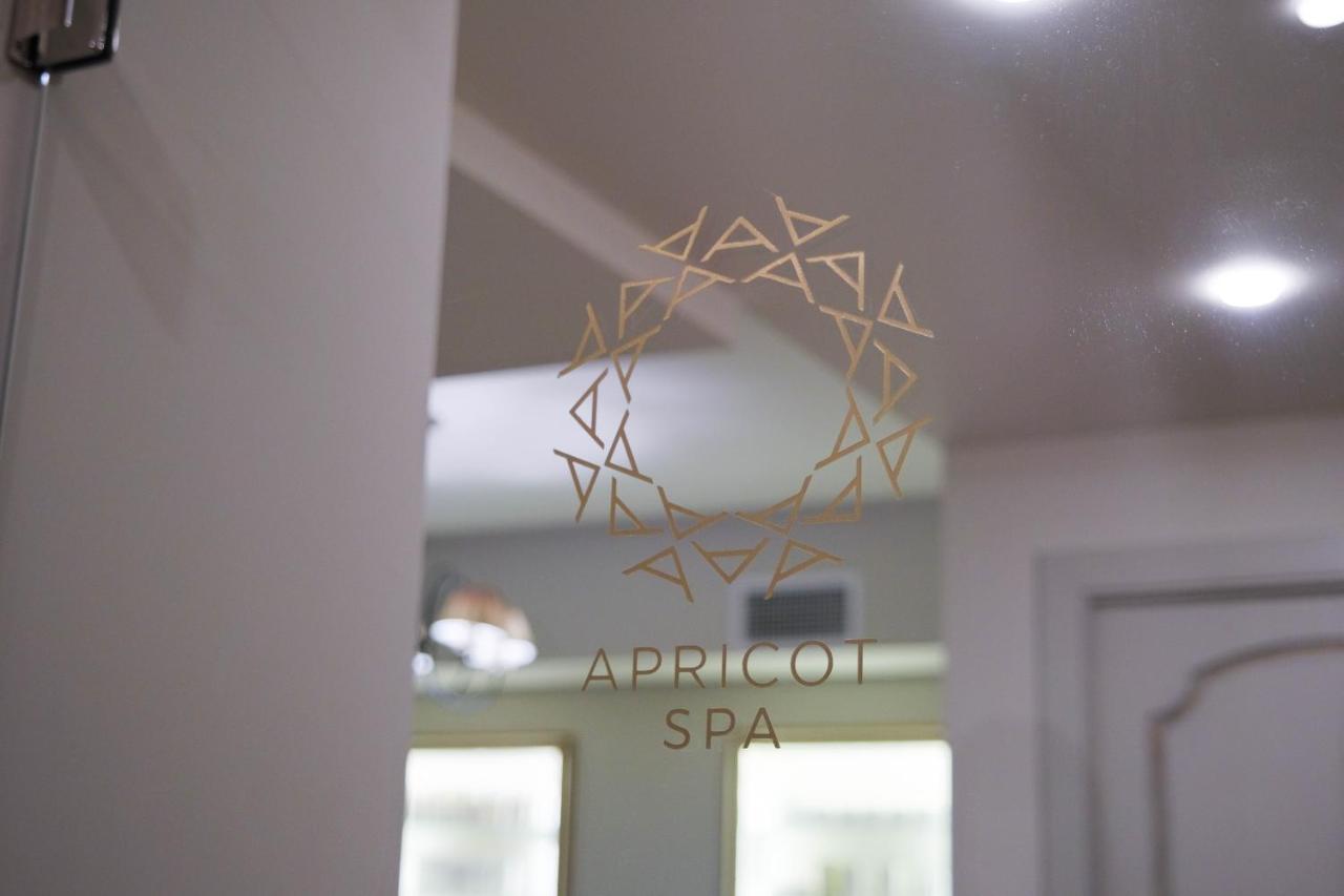 Apricot Hotel Ереван Екстериор снимка