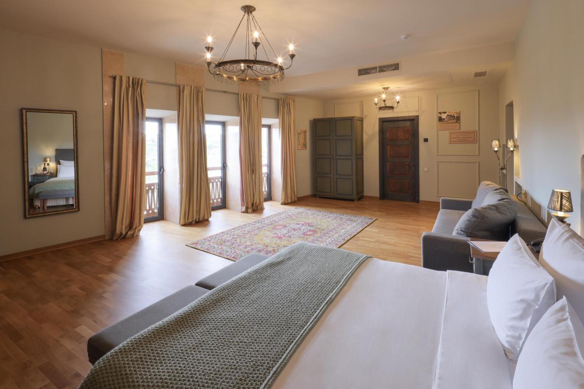 Apricot Hotel Ереван Екстериор снимка