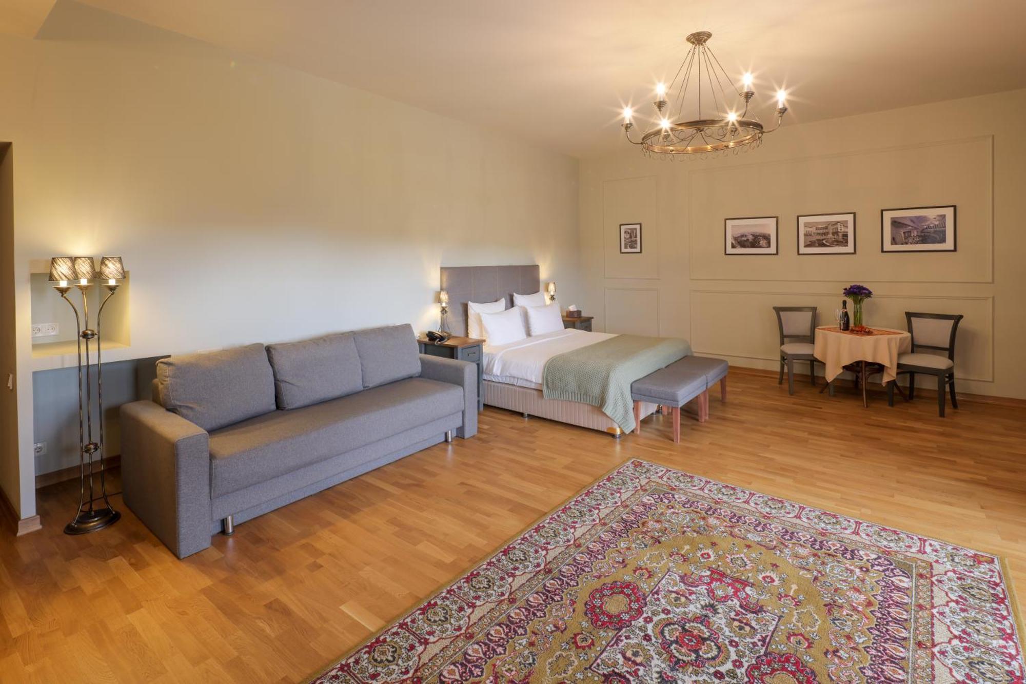 Apricot Hotel Ереван Екстериор снимка