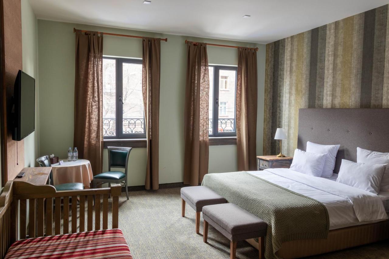 Apricot Hotel Ереван Екстериор снимка