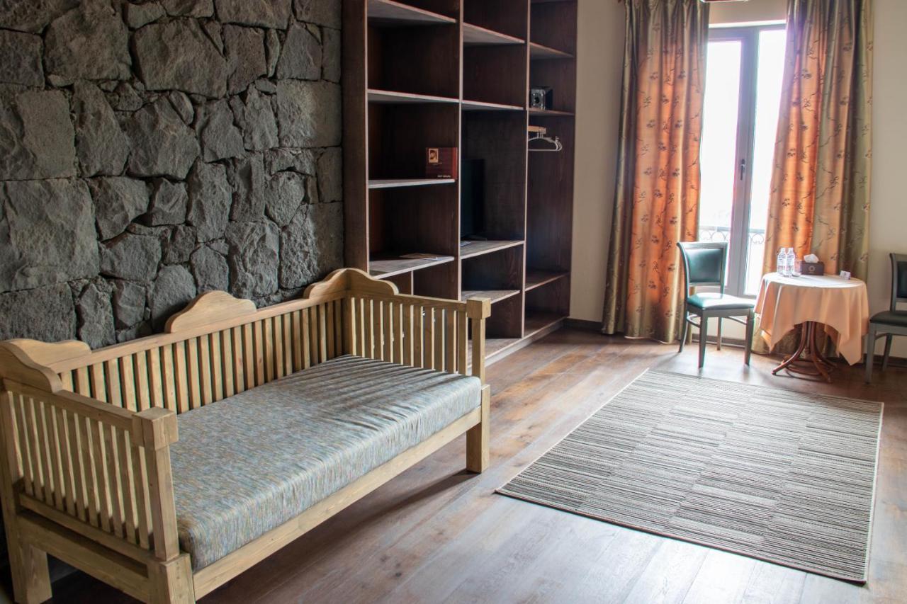 Apricot Hotel Ереван Екстериор снимка